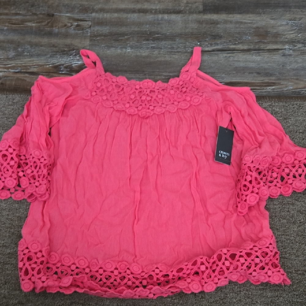Crown & Ivy Pink Cropped Blouse with 3/4 Sleeves